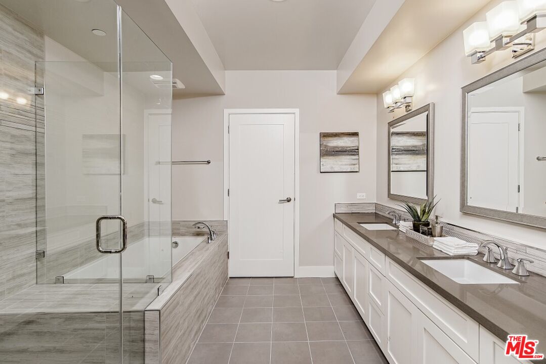 313 S Reeves Dr Unit: 203