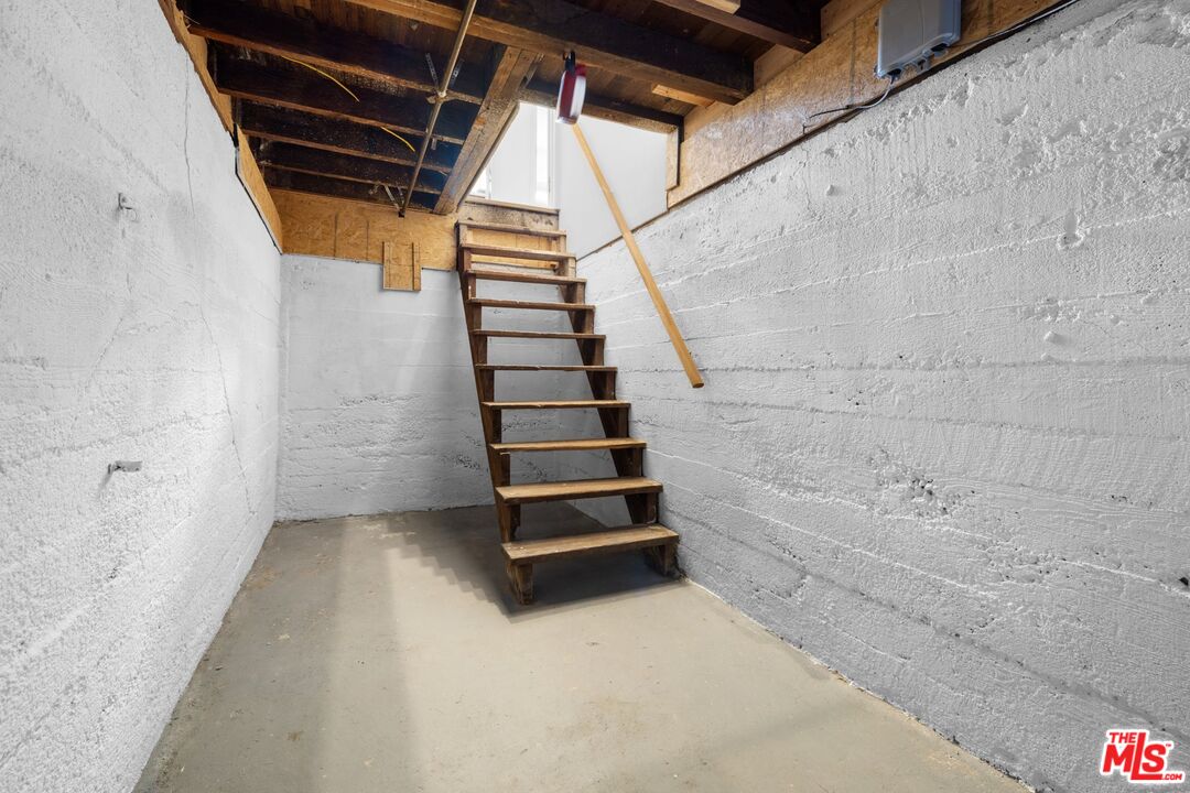 2400 W 74th St