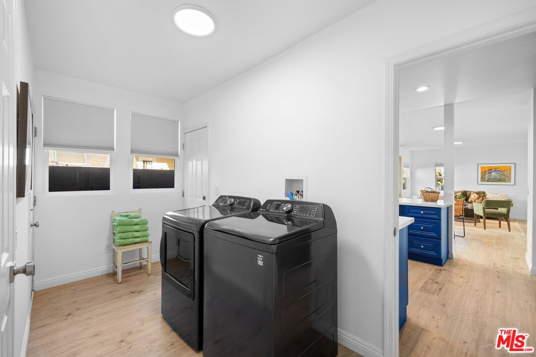 2400 W 74th St