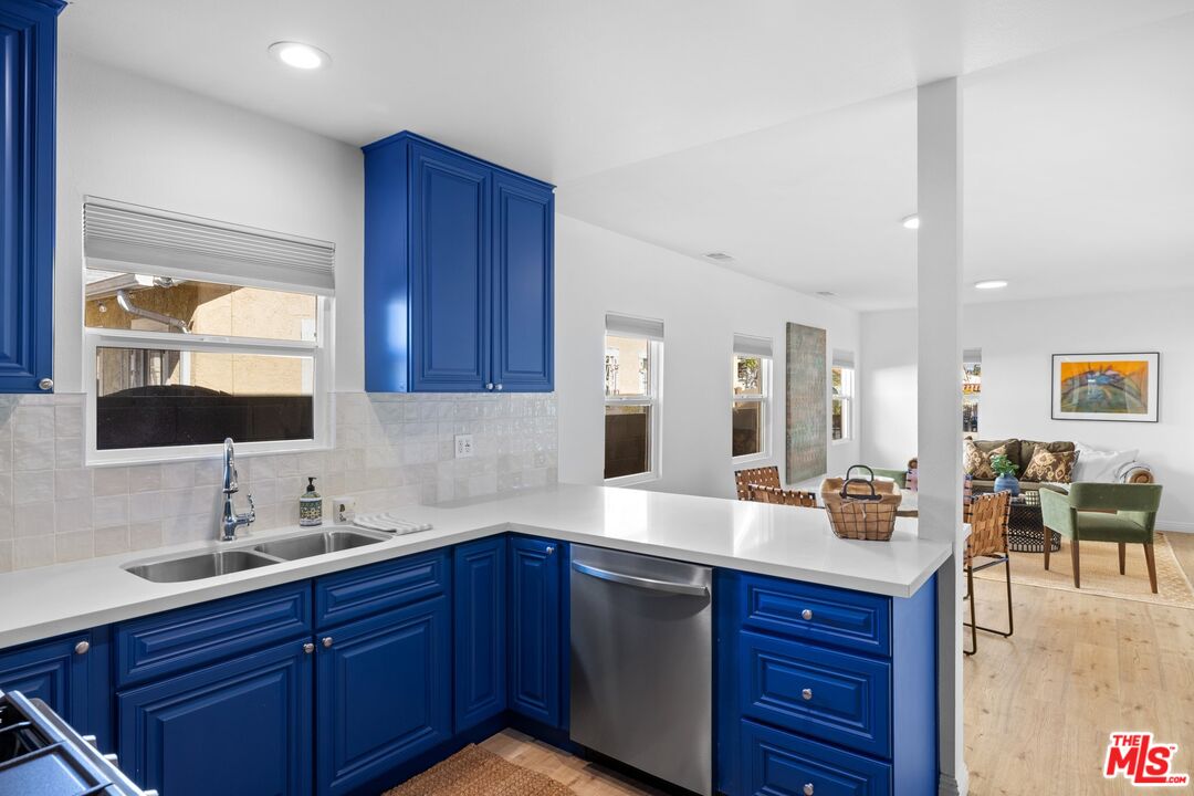 2400 W 74th St