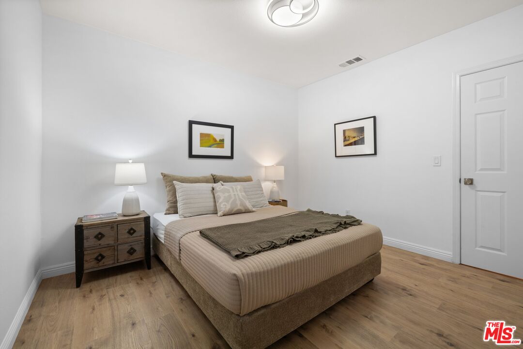 2400 W 74th St
