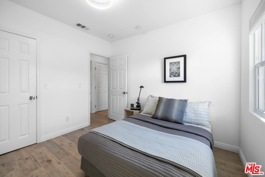 2400 W 74th St