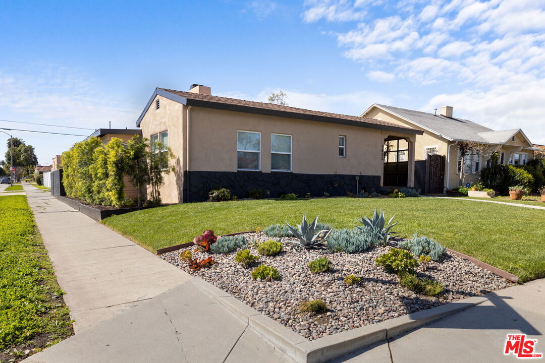2400 W 74th St