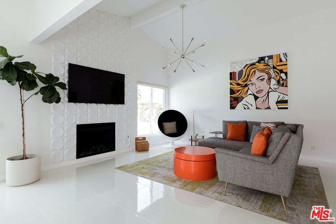 900 S Nueva Vista Dr