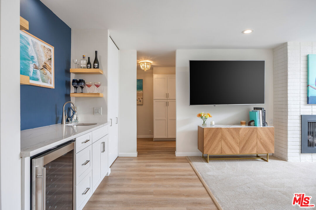 809 S Bundy Dr Unit: 205