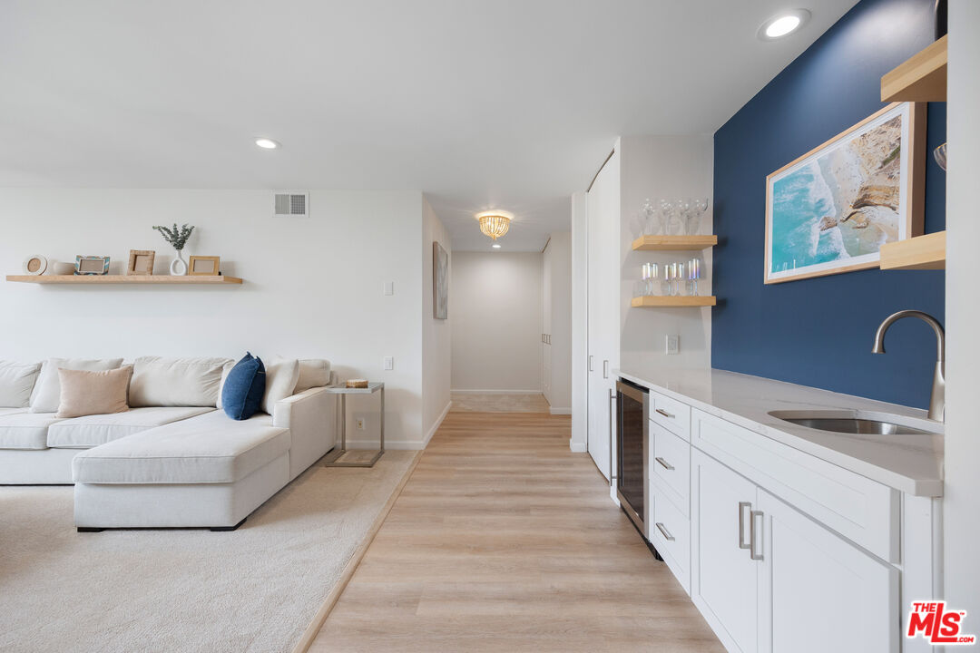 809 S Bundy Dr Unit: 205