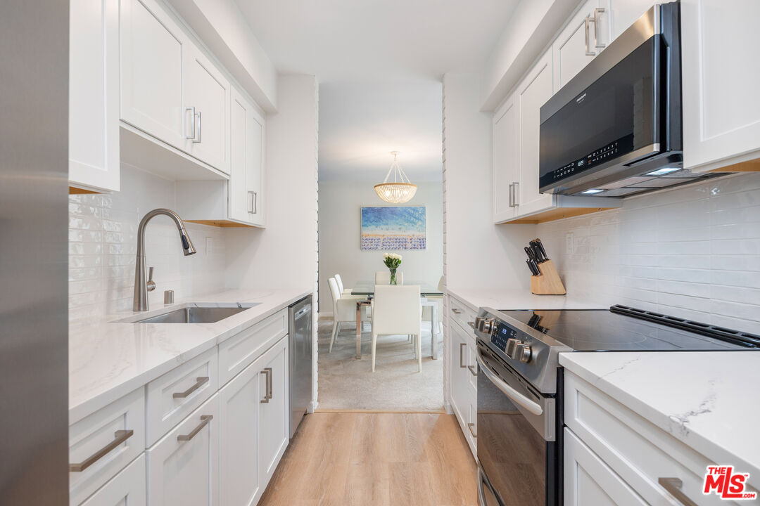 809 S Bundy Dr Unit: 205
