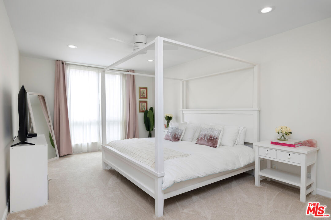 809 S Bundy Dr Unit: 205