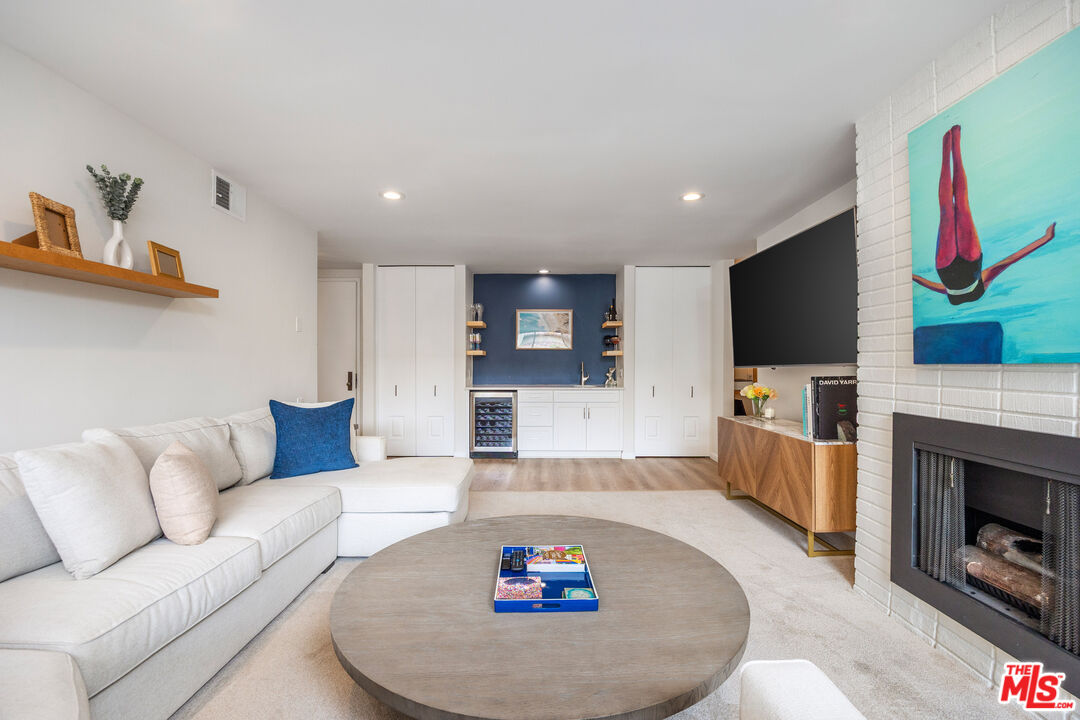 809 S Bundy Dr Unit: 205
