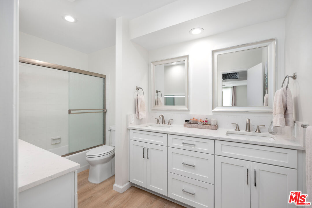 809 S Bundy Dr Unit: 205