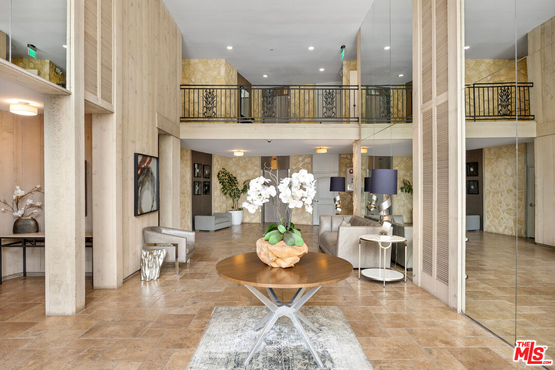 809 S Bundy Dr Unit: 205