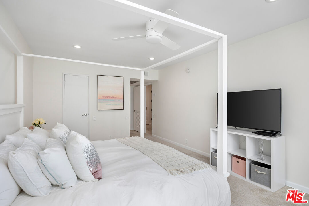 809 S Bundy Dr Unit: 205