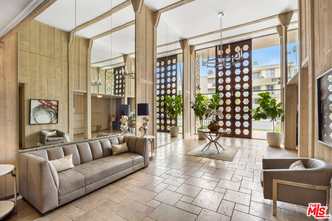 809 S Bundy Dr Unit: 205