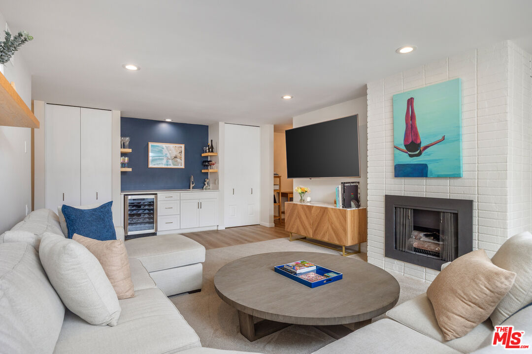809 S Bundy Dr Unit: 205