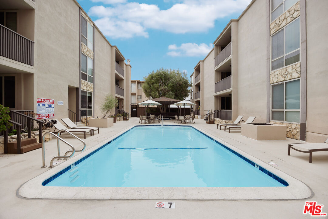 809 S Bundy Dr Unit: 205