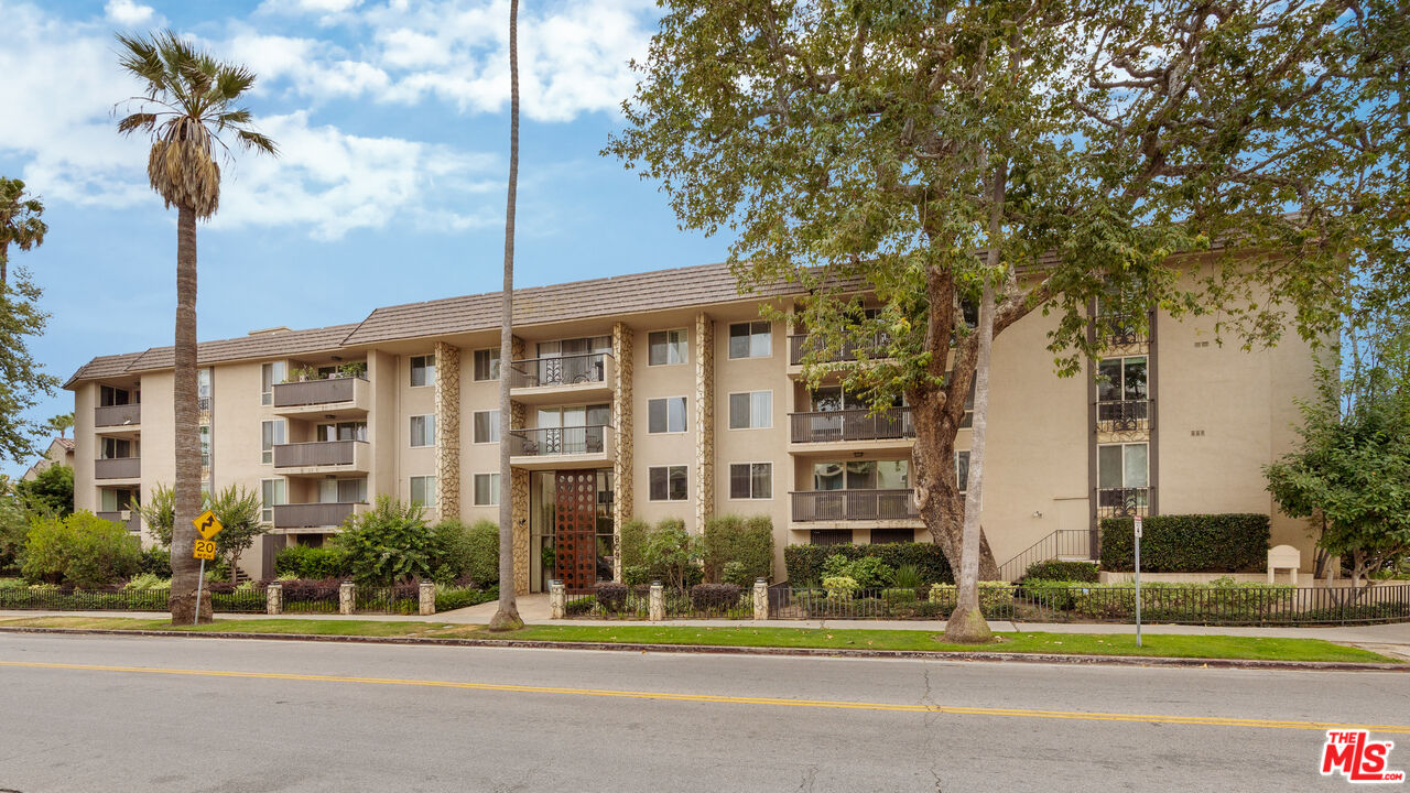 809 S Bundy Dr Unit: 205