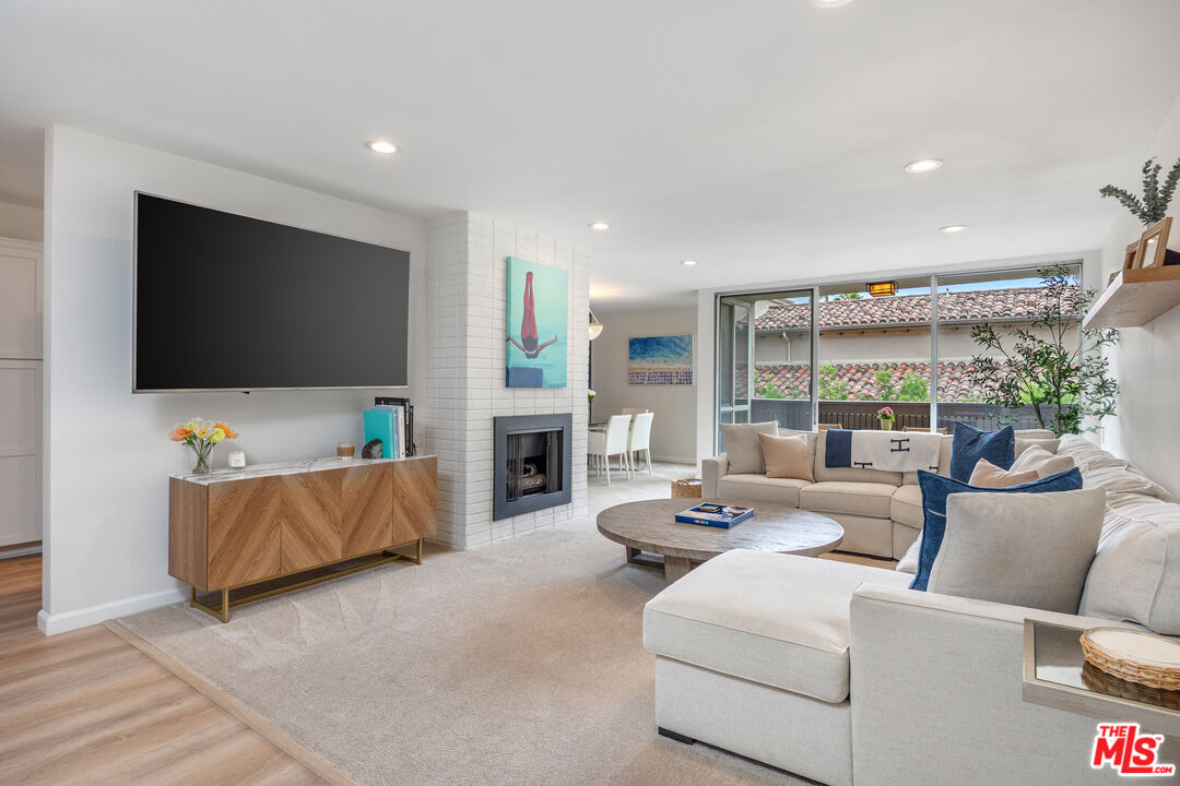 809 S Bundy Dr Unit: 205