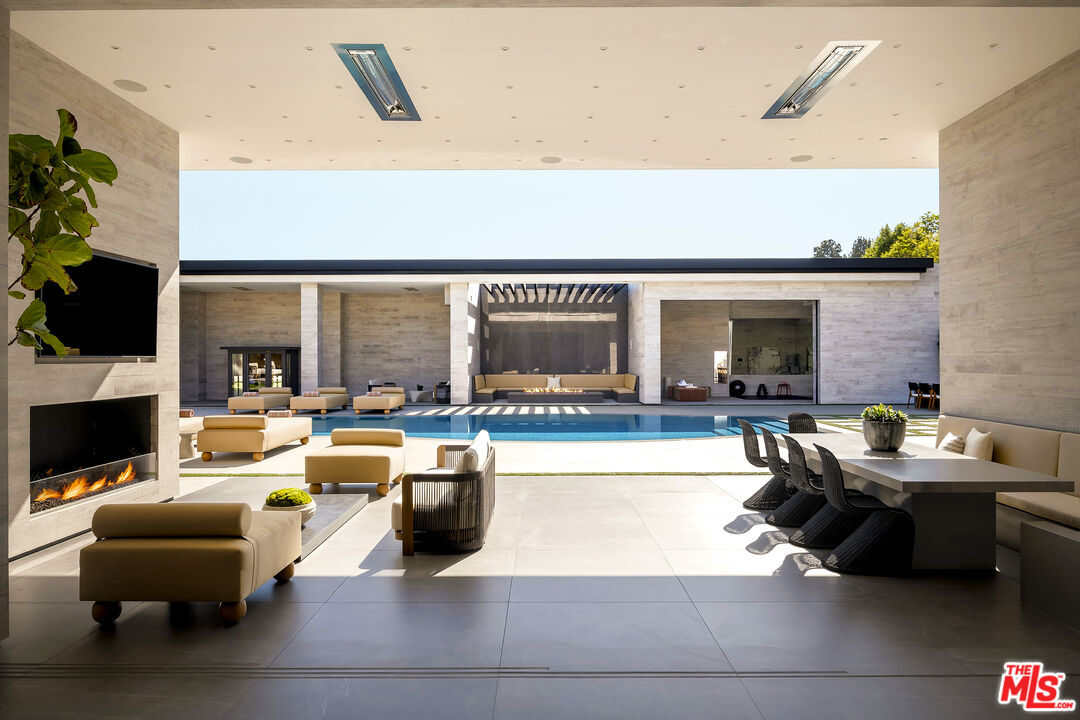 145 N Mapleton Dr