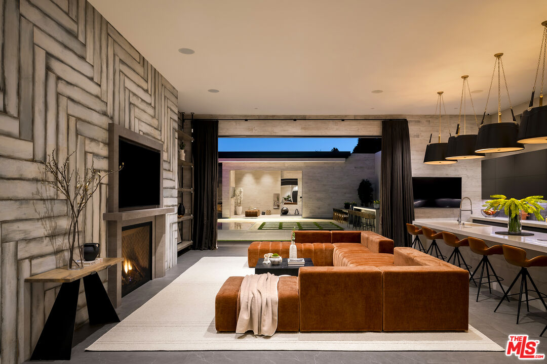 145 N Mapleton Dr