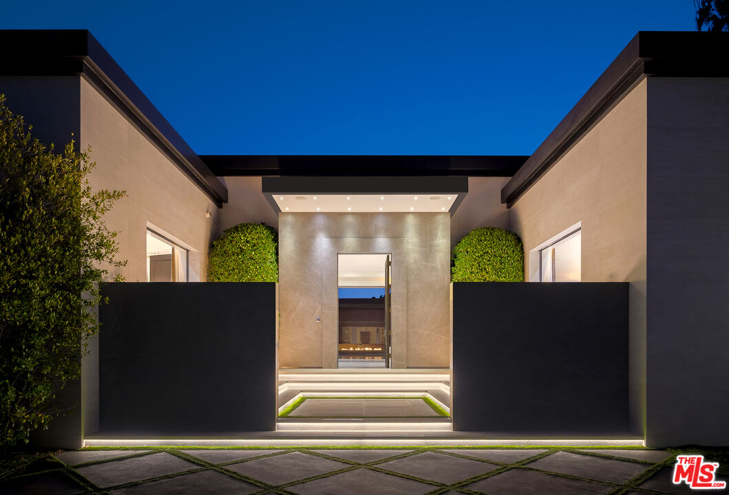 145 N Mapleton Dr