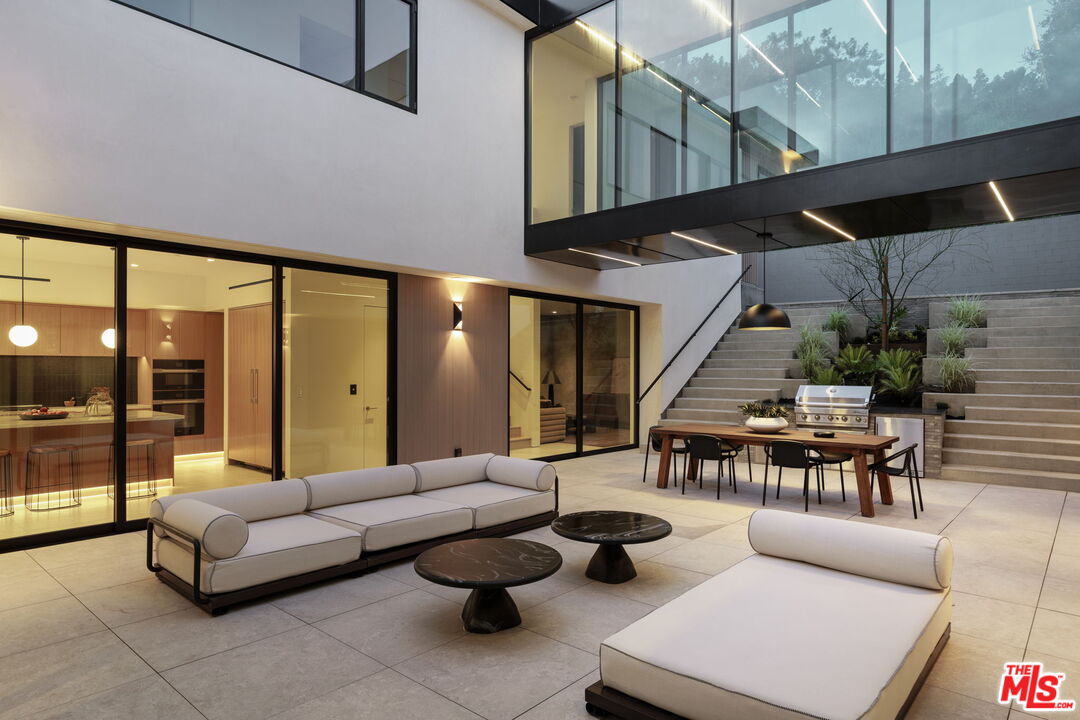 5208 Sanchez Dr