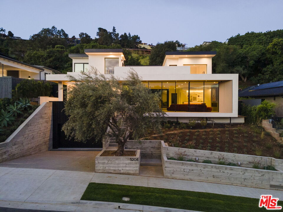 5208 Sanchez Dr
