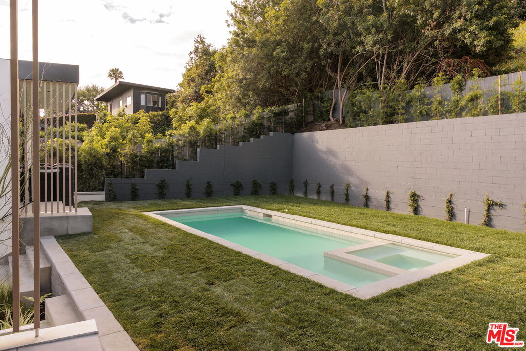 5208 Sanchez Dr