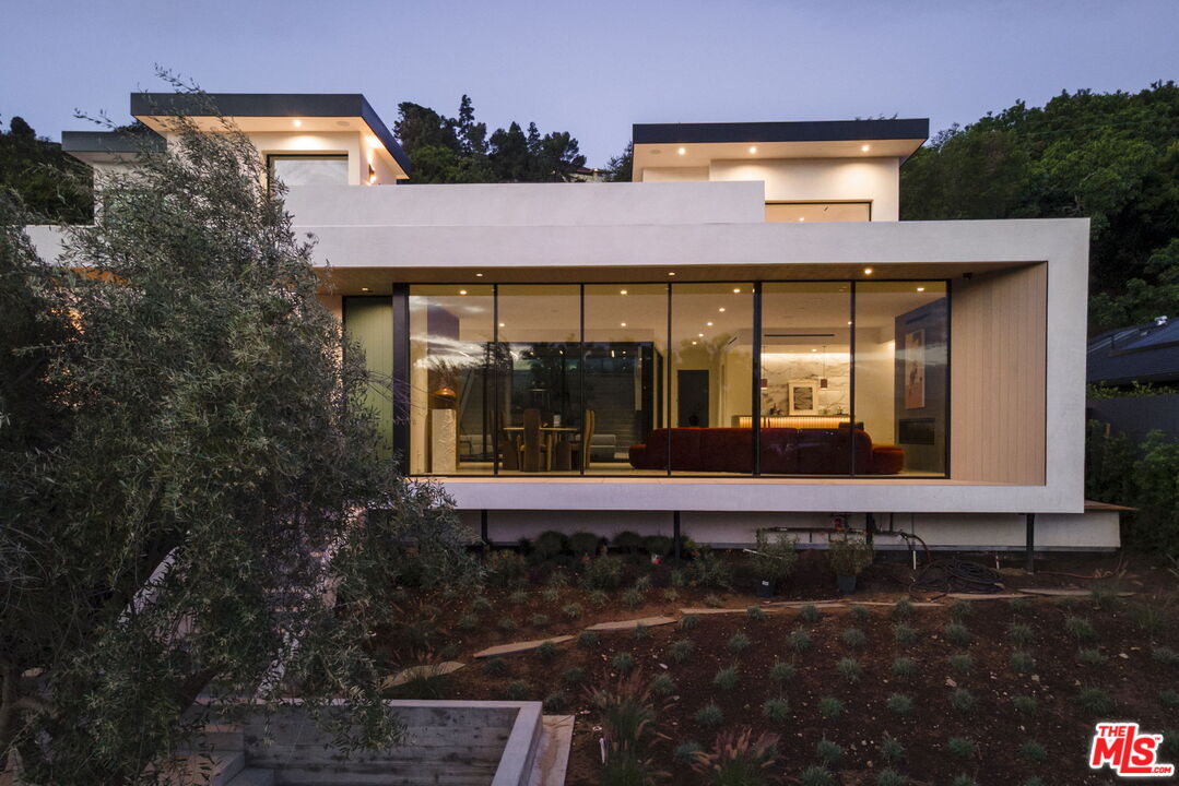 5208 Sanchez Dr