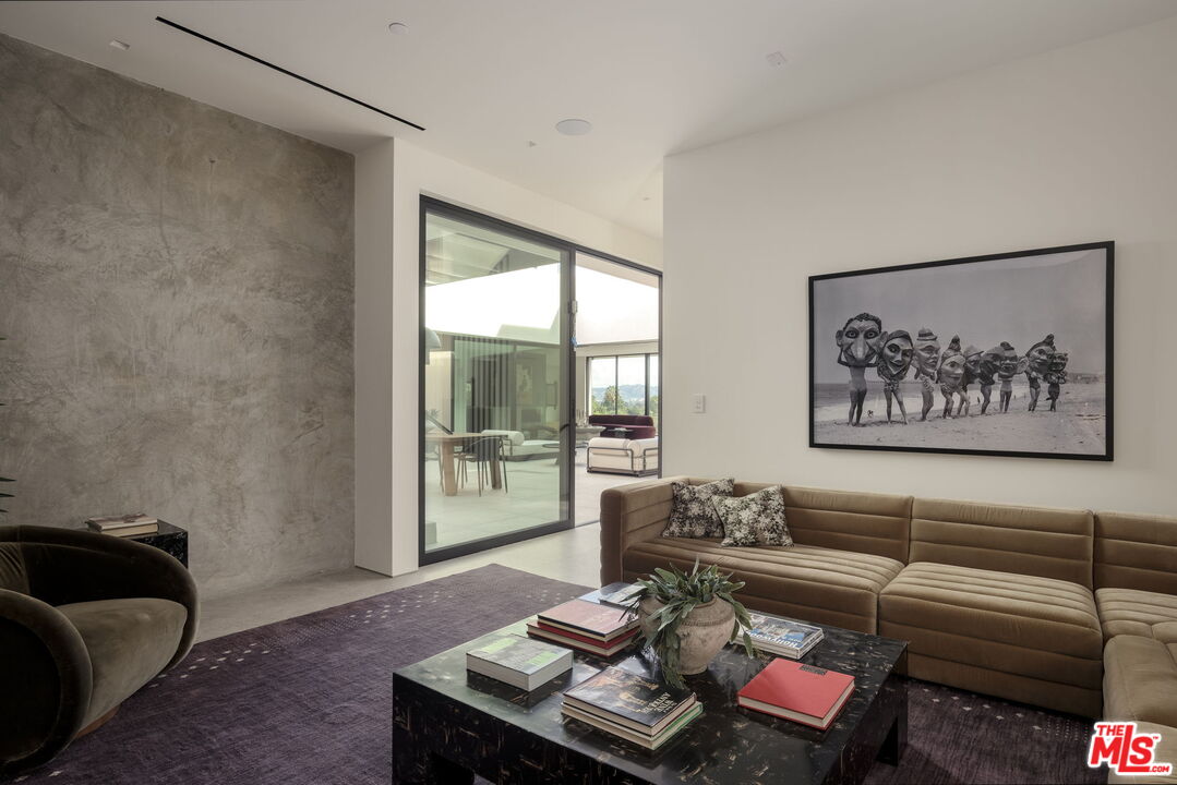 5208 Sanchez Dr