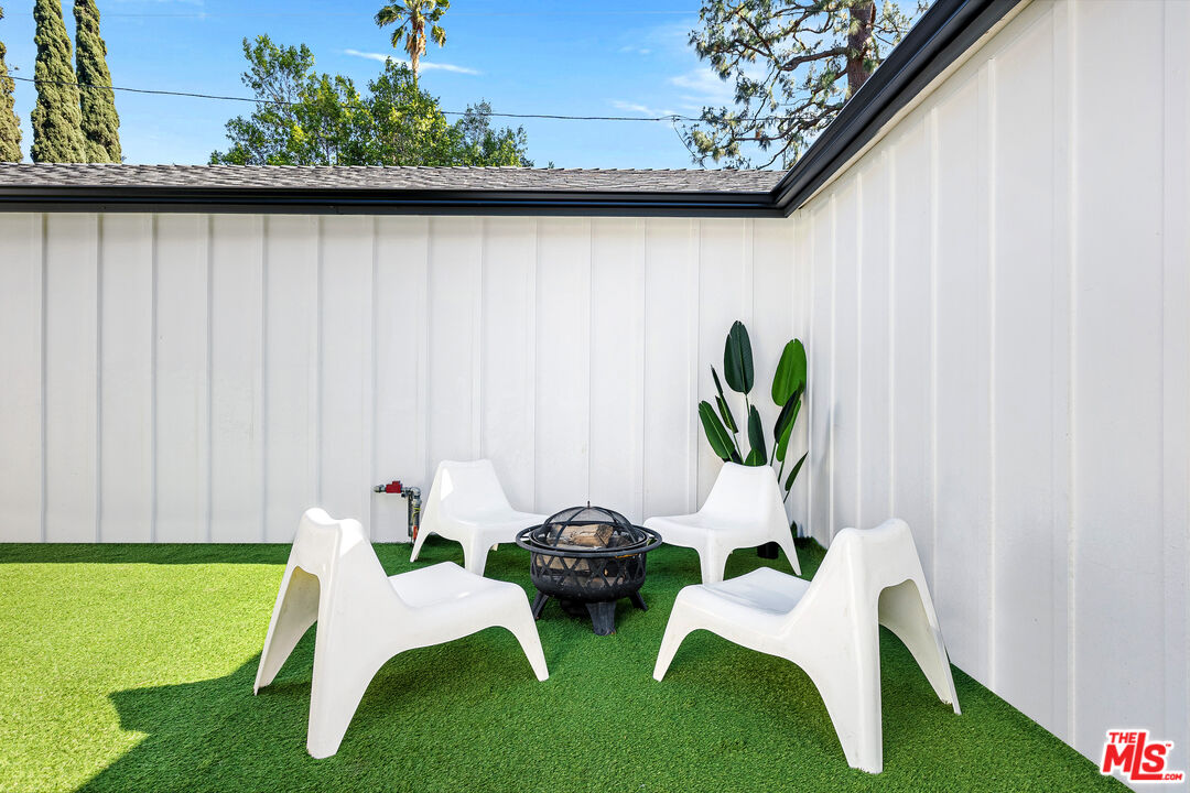 5928 Tobias Ave