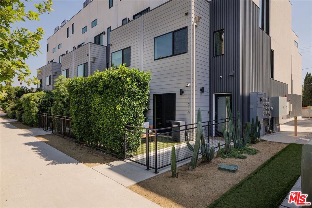 11310 Victory Blvd