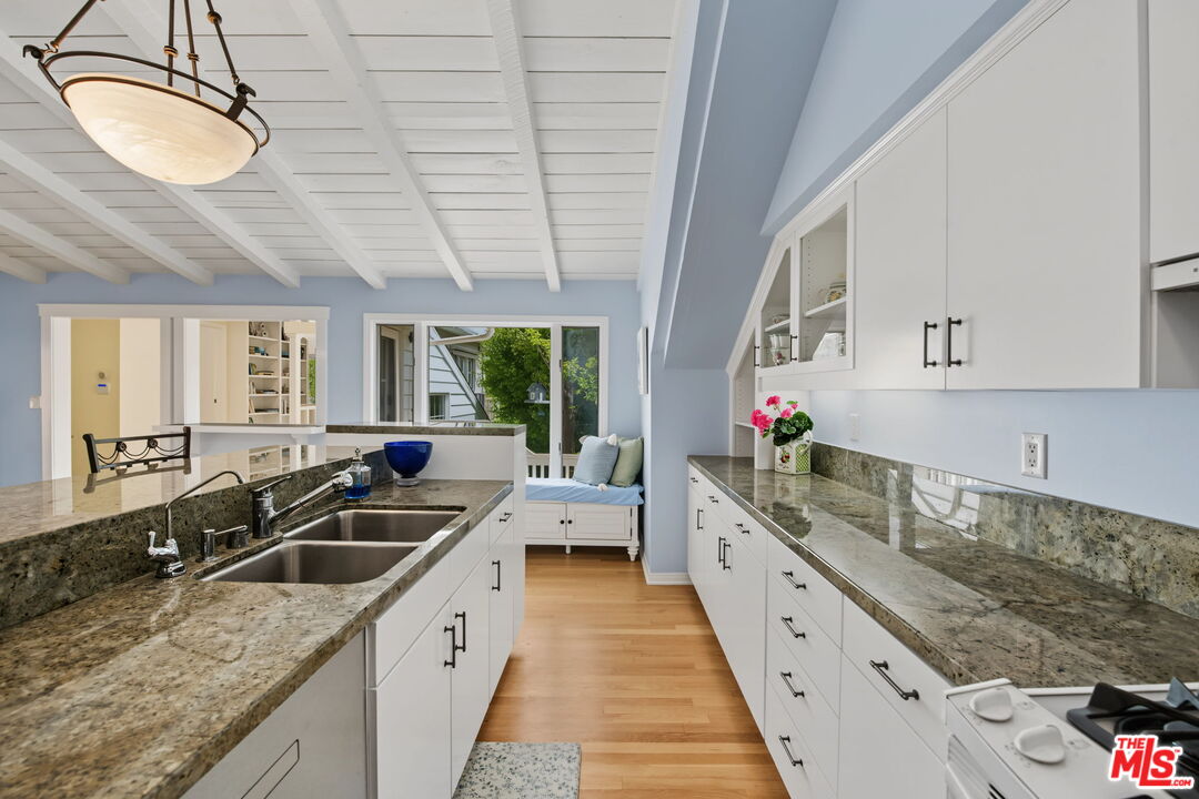 12052 Laurel Terrace Dr