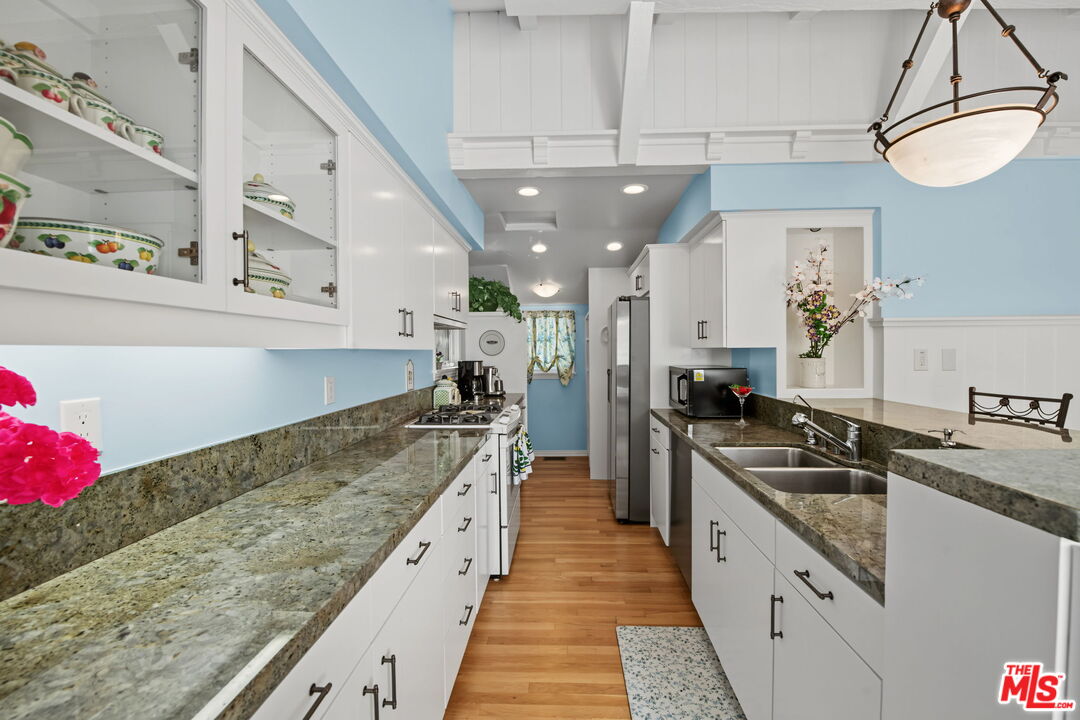 12052 Laurel Terrace Dr