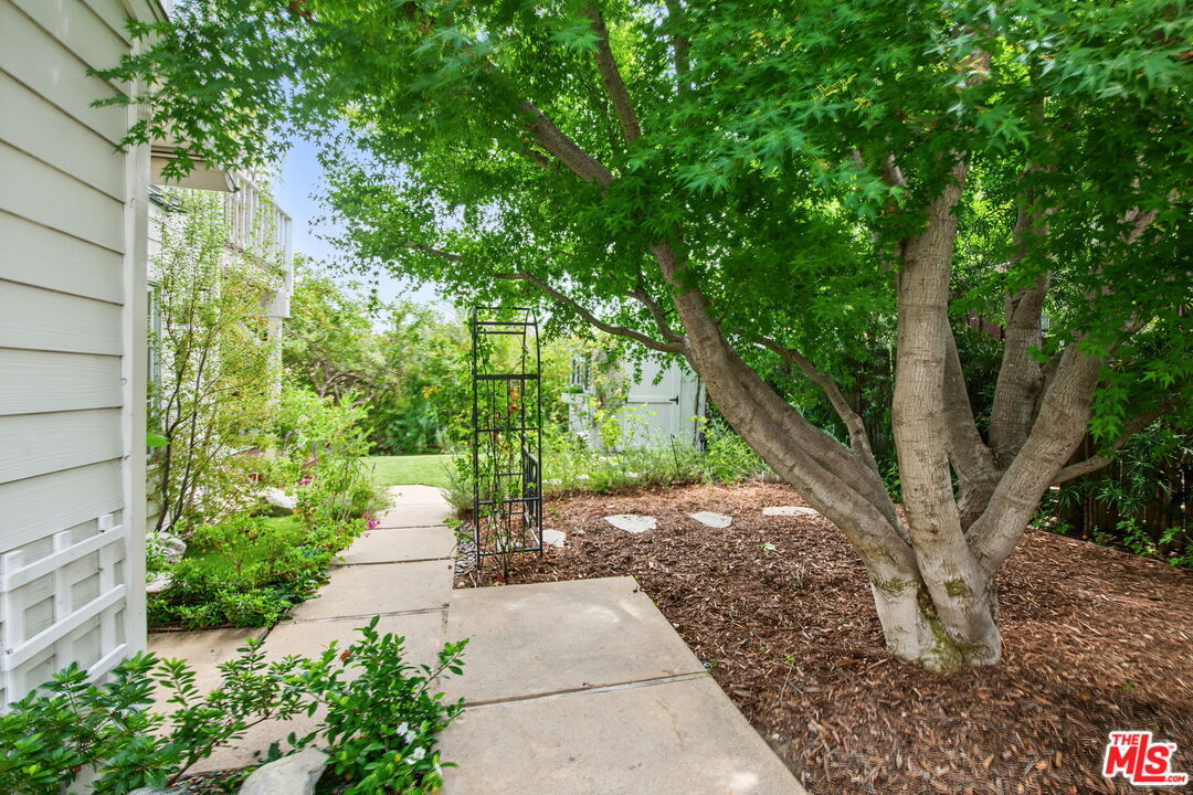 12052 Laurel Terrace Dr