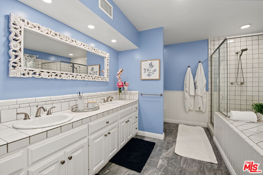 12052 Laurel Terrace Dr