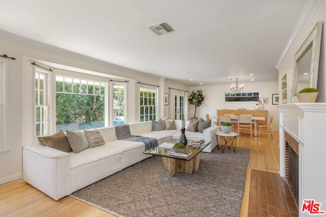4065 Woodman Cyn