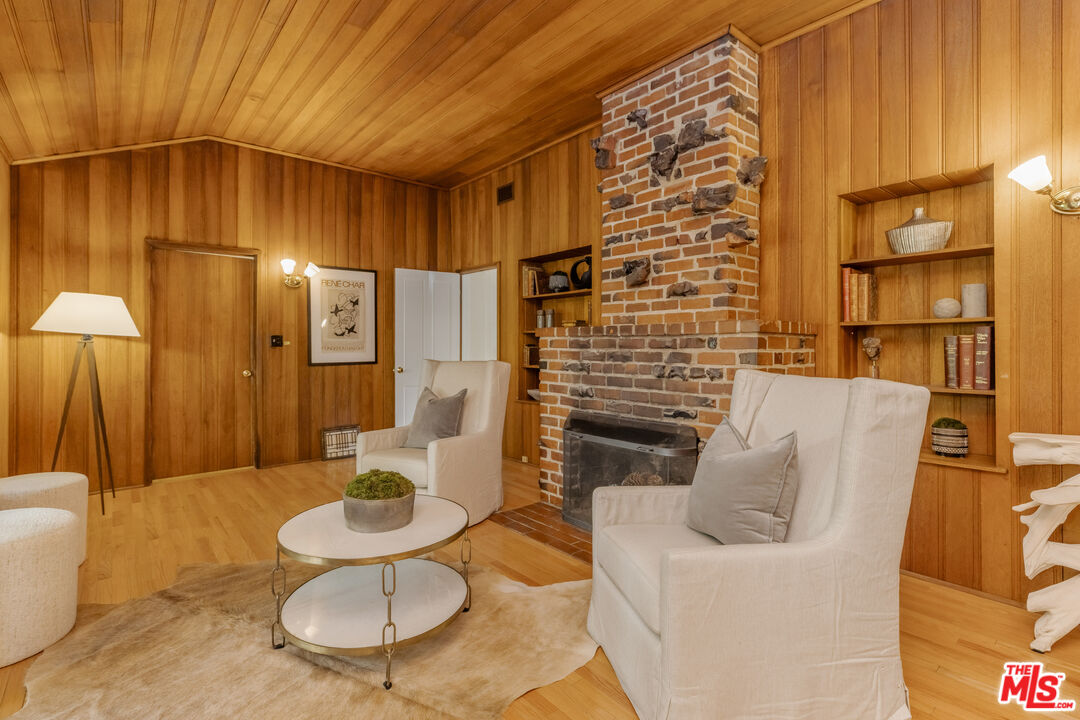 4065 Woodman Cyn
