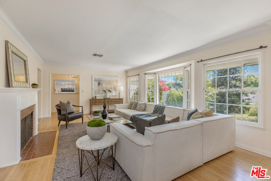 4065 Woodman Cyn