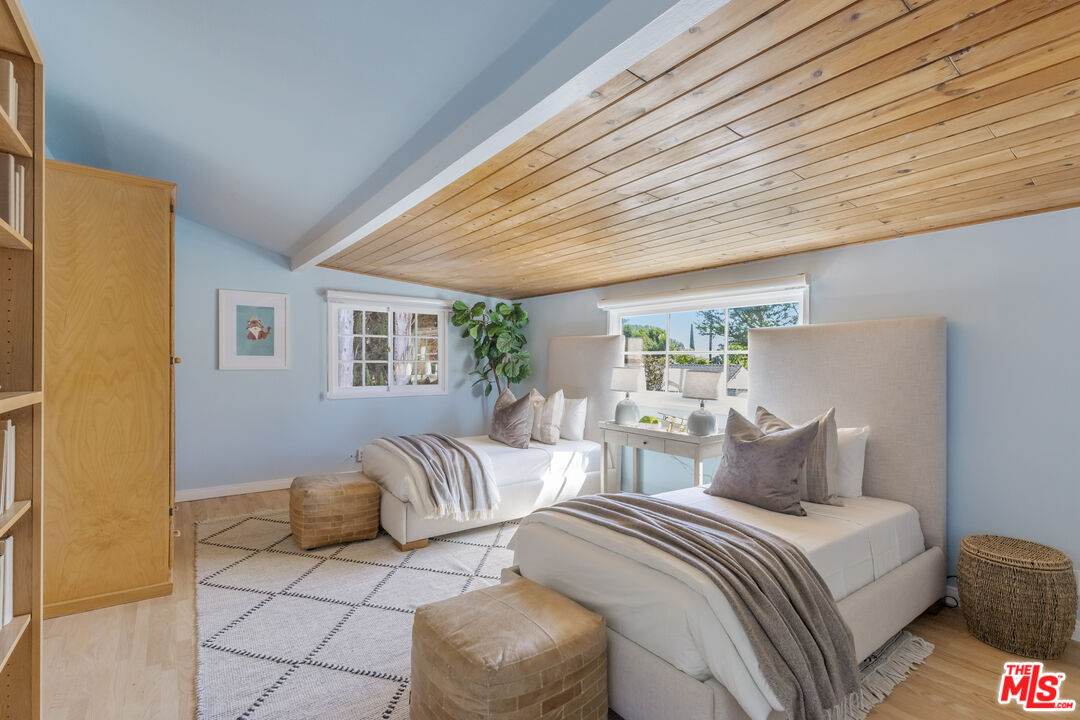 4065 Woodman Cyn