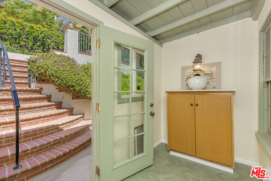 4065 Woodman Cyn