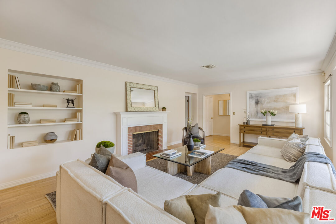 4065 Woodman Cyn