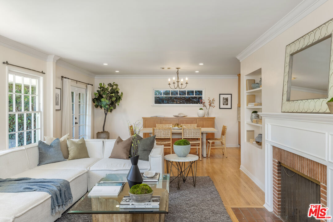 4065 Woodman Cyn