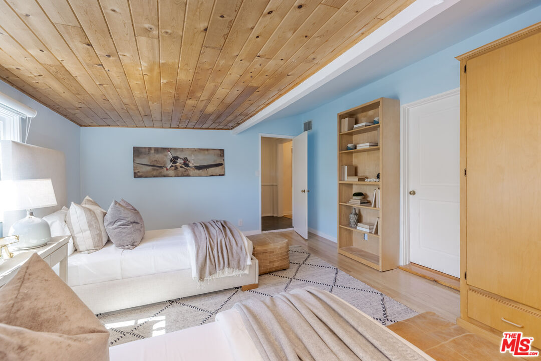 4065 Woodman Cyn