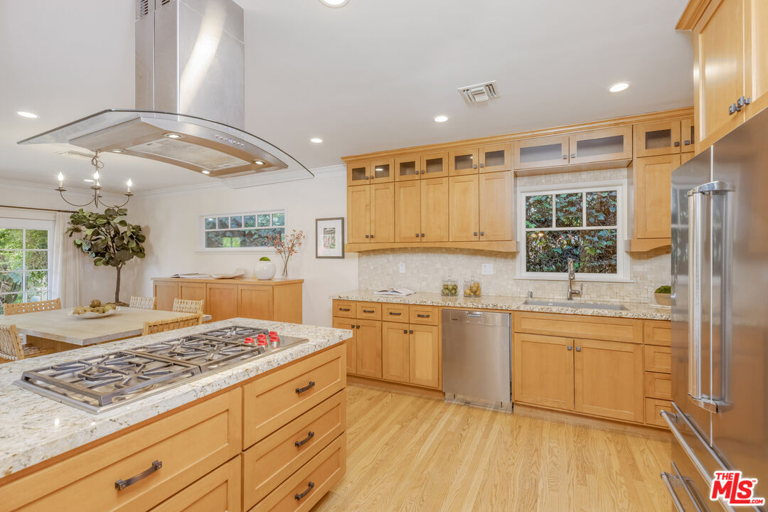 4065 Woodman Cyn