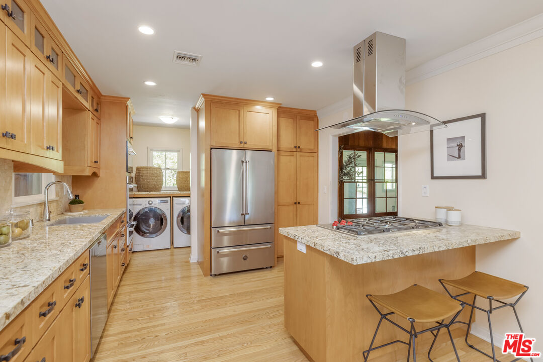 4065 Woodman Cyn