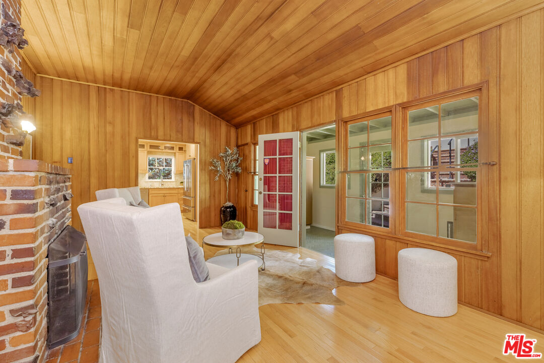 4065 Woodman Cyn