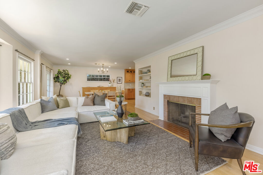 4065 Woodman Cyn