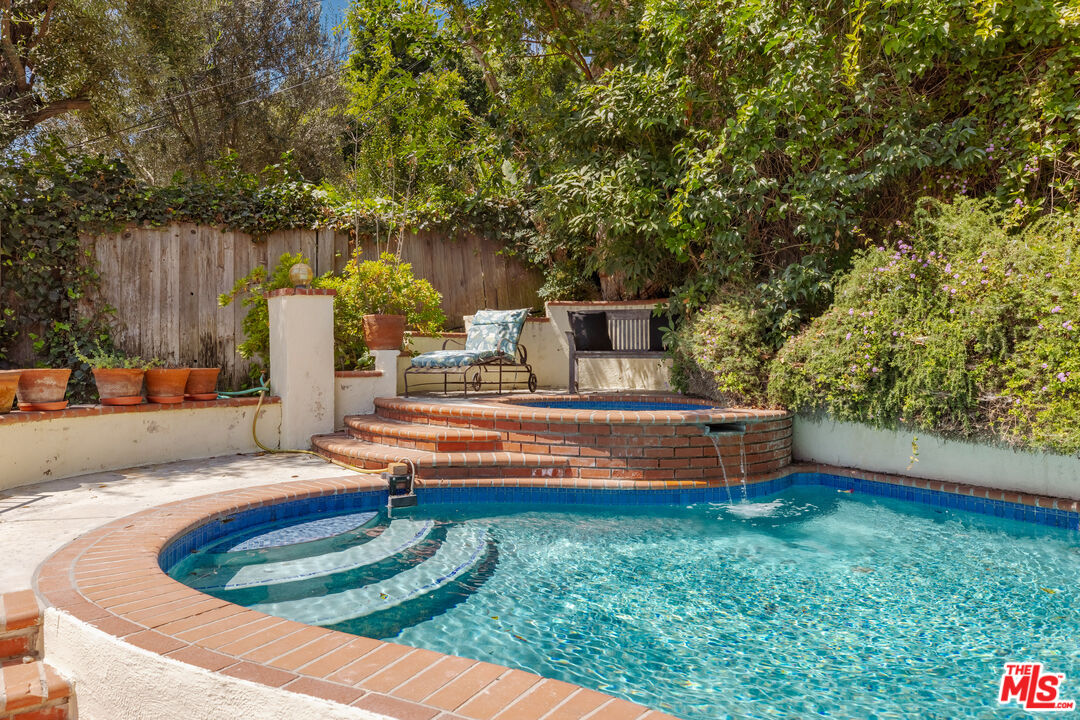 4065 Woodman Cyn