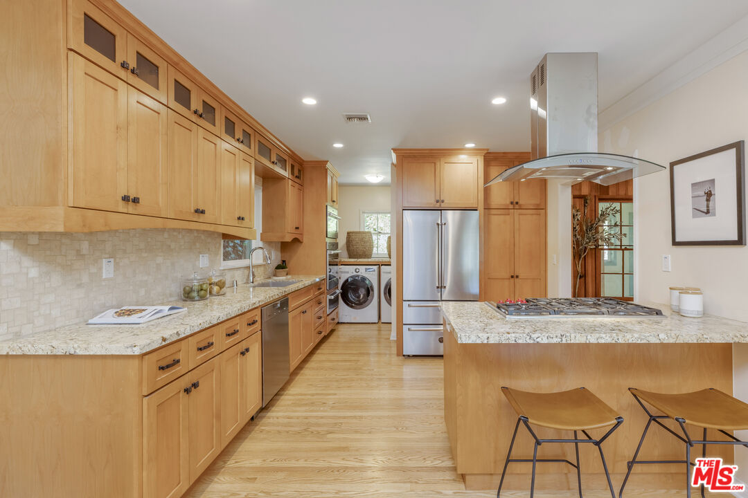 4065 Woodman Cyn