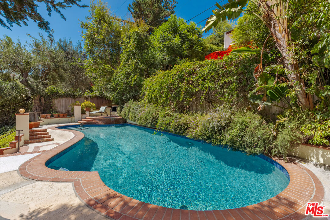 4065 Woodman Cyn